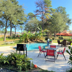 Stunning 4 Acre Retreat with Hot Tub, Sauna and Pool